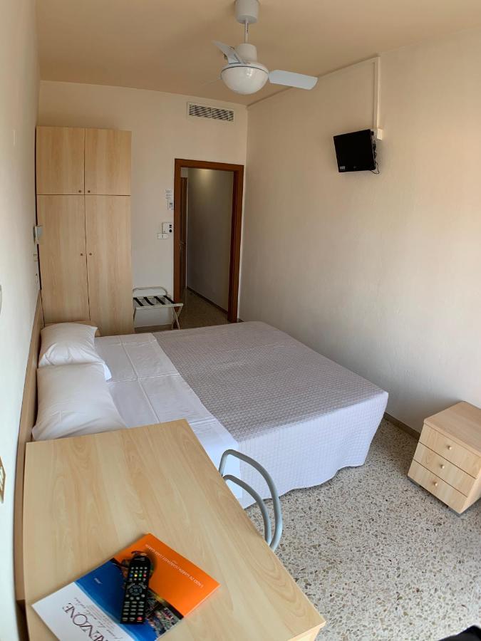 Hotel Sorriso Бренцоне-суль-Гарда Экстерьер фото