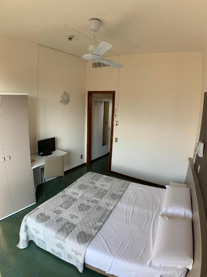 Hotel Sorriso Бренцоне-суль-Гарда Экстерьер фото
