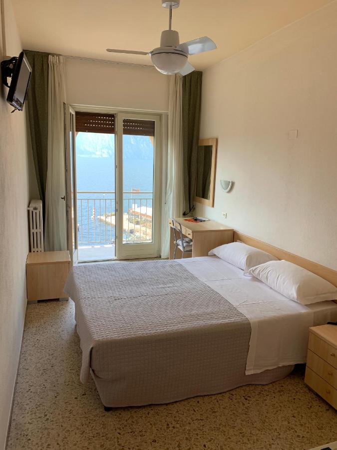 Hotel Sorriso Бренцоне-суль-Гарда Экстерьер фото