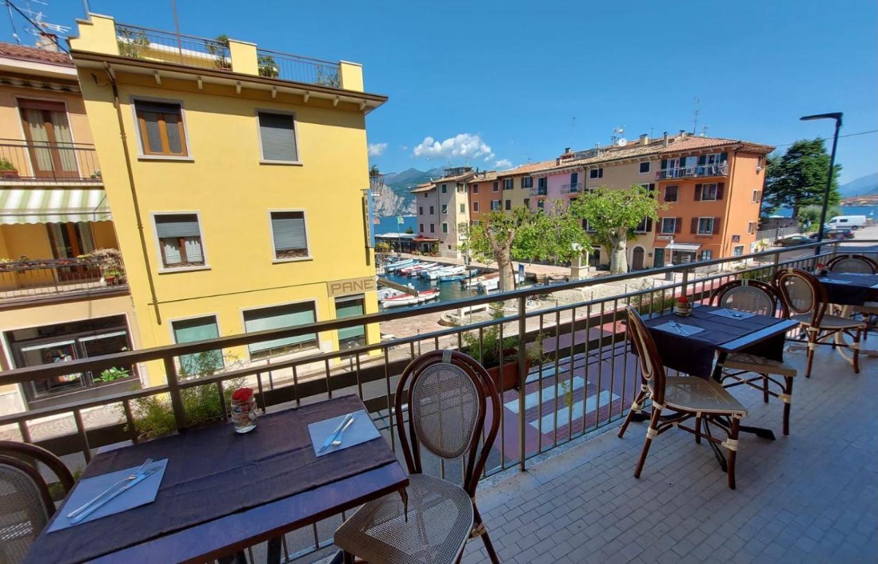 Hotel Sorriso Бренцоне-суль-Гарда Экстерьер фото
