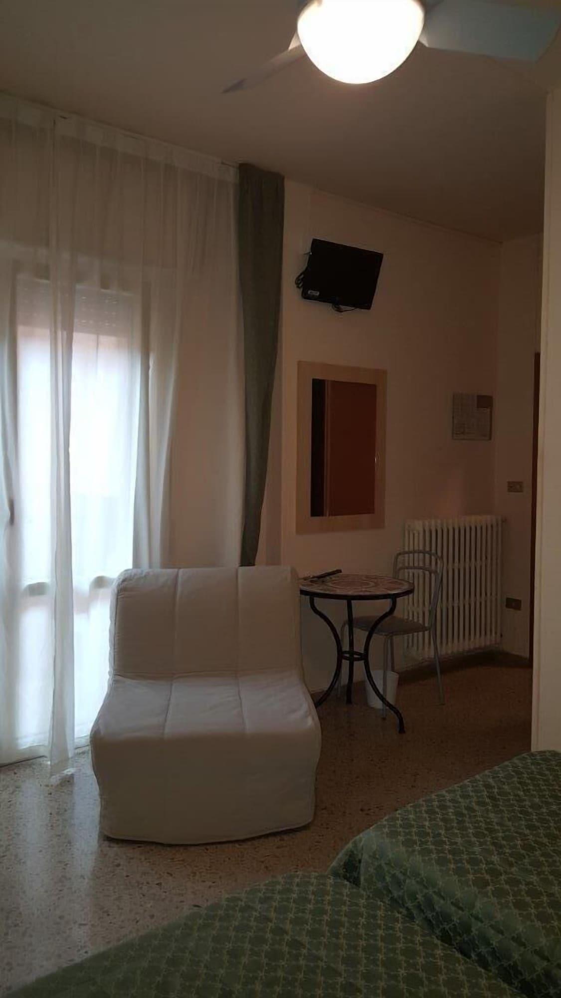 Hotel Sorriso Бренцоне-суль-Гарда Экстерьер фото