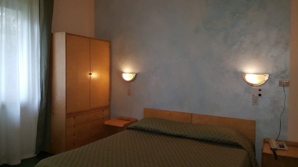 Hotel Sorriso Бренцоне-суль-Гарда Экстерьер фото