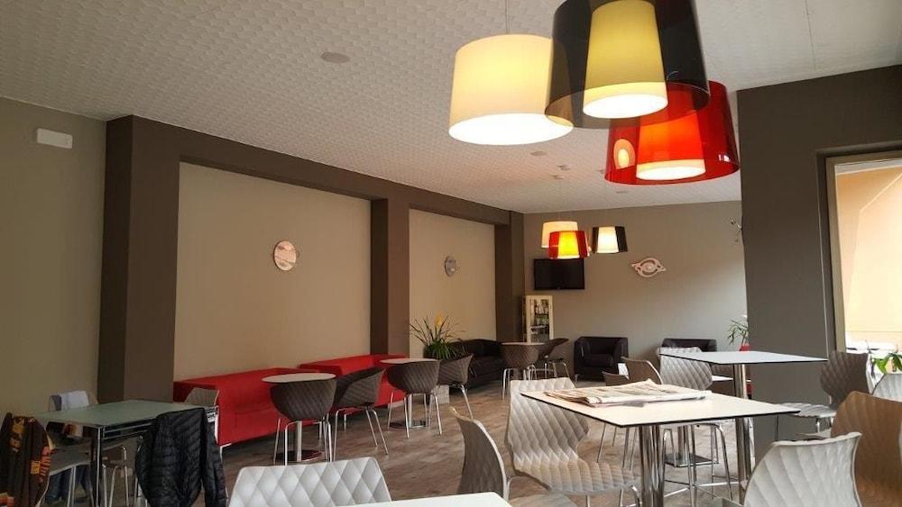 Hotel Sorriso Бренцоне-суль-Гарда Экстерьер фото
