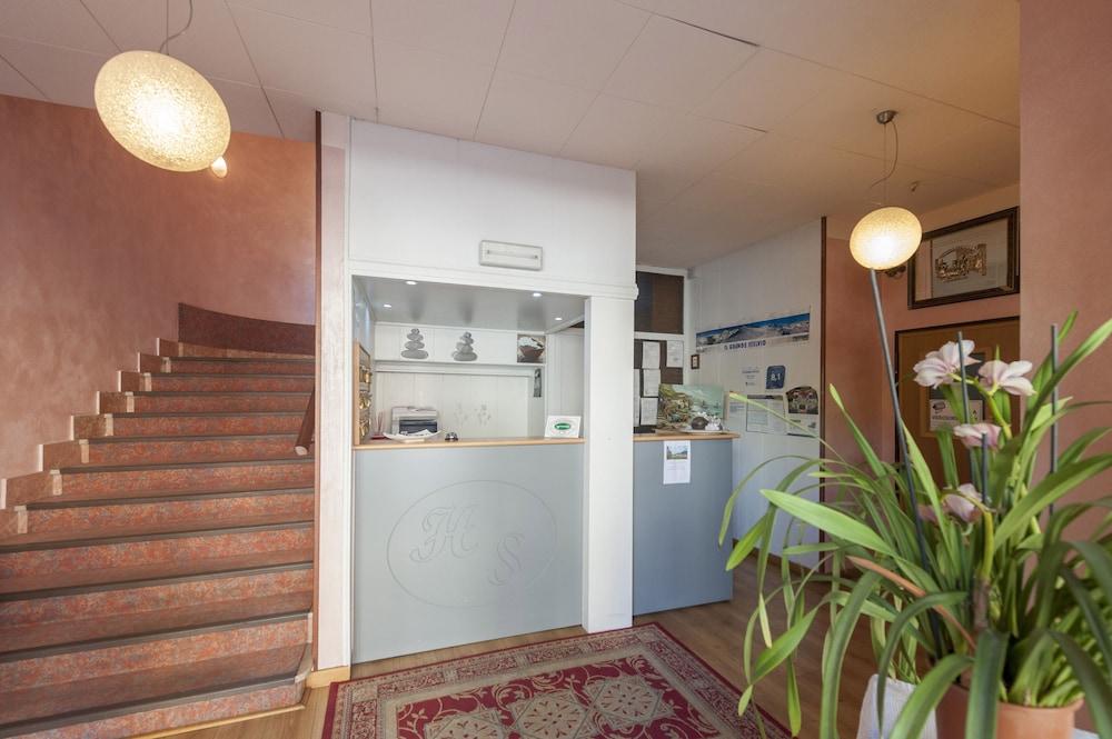 Hotel Sorriso Бренцоне-суль-Гарда Экстерьер фото