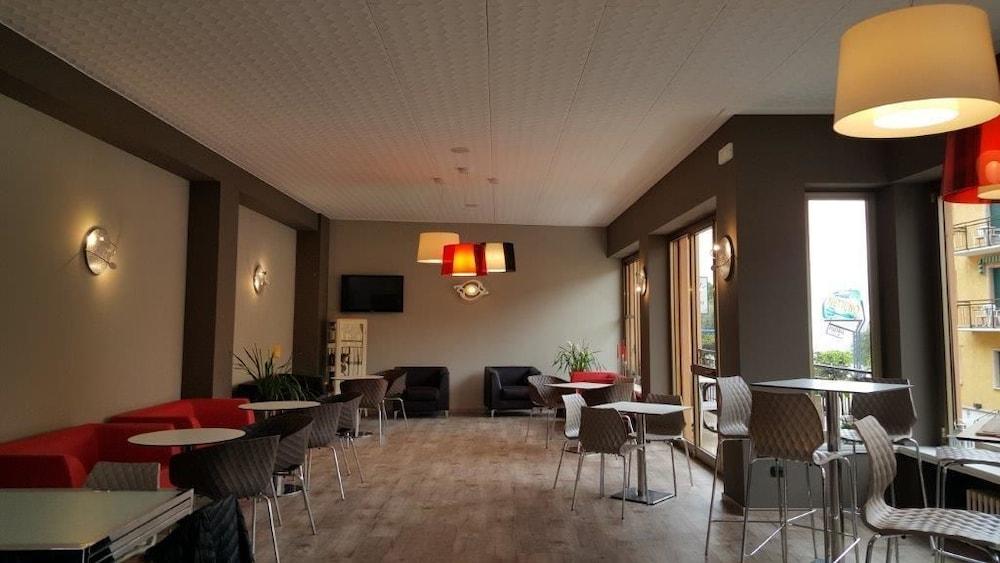 Hotel Sorriso Бренцоне-суль-Гарда Экстерьер фото