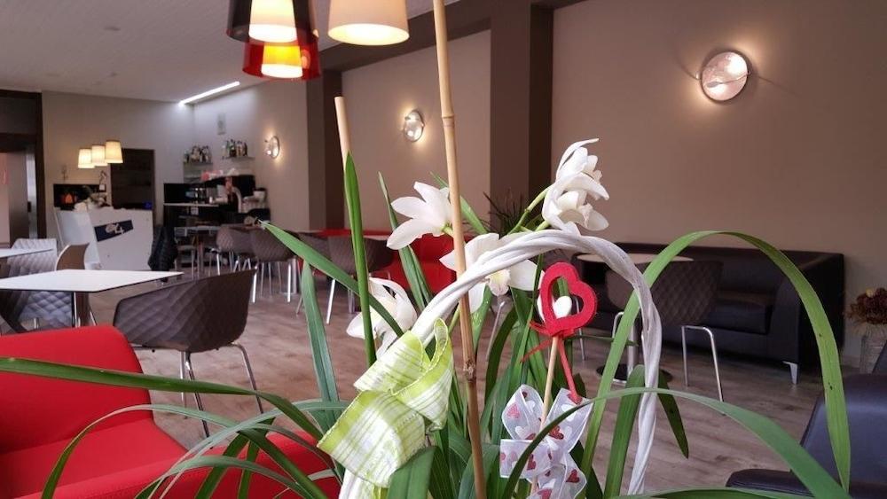 Hotel Sorriso Бренцоне-суль-Гарда Экстерьер фото