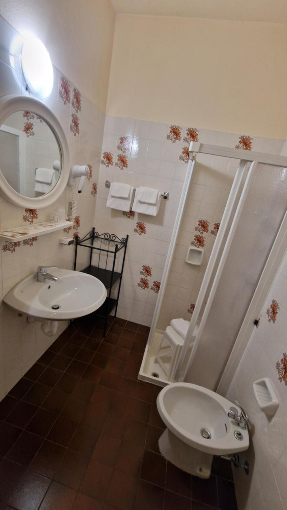 Hotel Sorriso Бренцоне-суль-Гарда Экстерьер фото