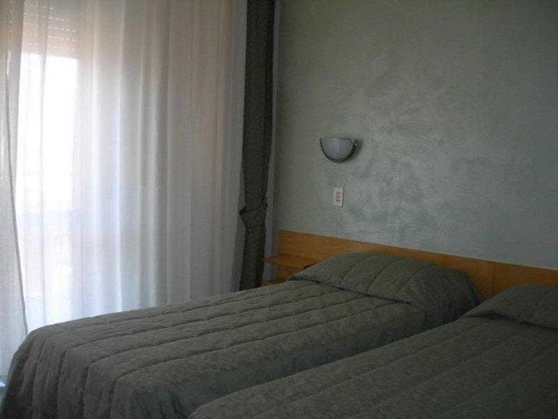 Hotel Sorriso Бренцоне-суль-Гарда Экстерьер фото