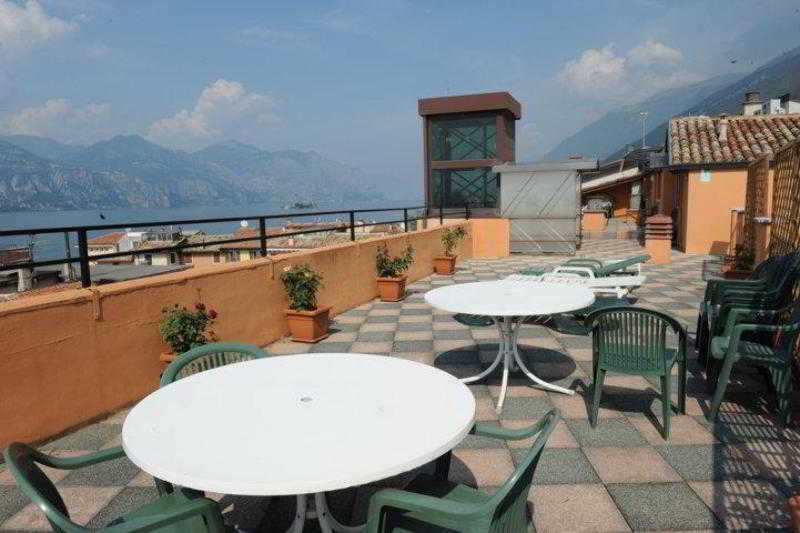 Hotel Sorriso Бренцоне-суль-Гарда Экстерьер фото