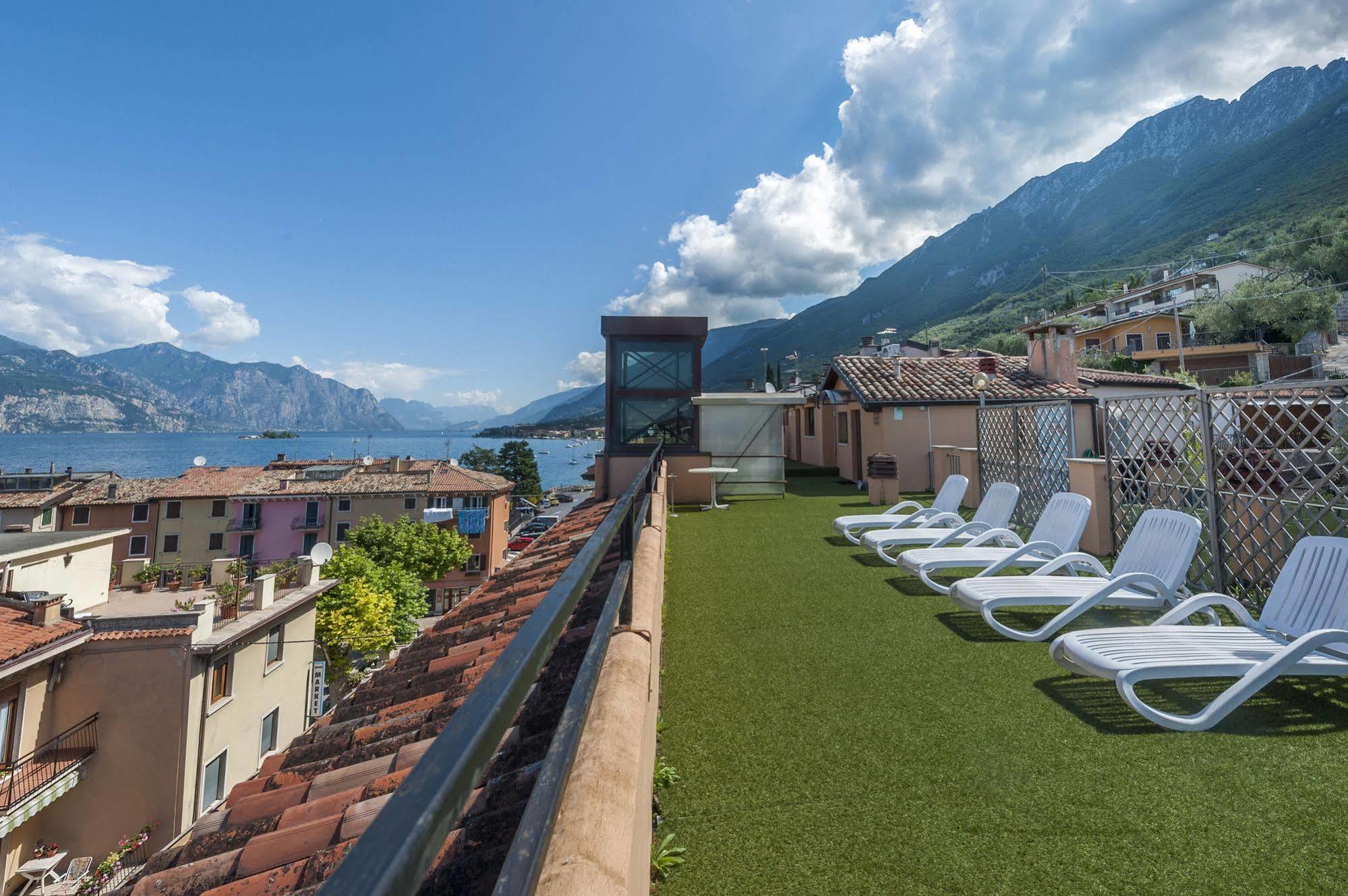 Hotel Sorriso Бренцоне-суль-Гарда Экстерьер фото